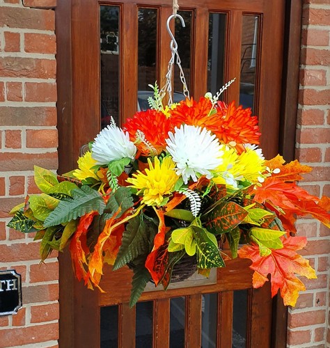 Hanging basket flowers - hanging,