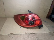 PEUGEOT 206 2004   N/S PASSENGER REAR LIGHT   COMPLETE WITH BULB HOLDER AND PLUG