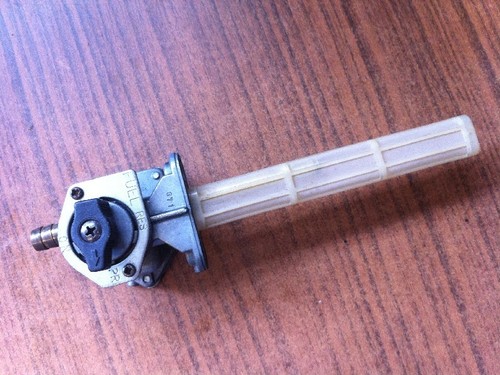 Fuel cock with strainer - ,