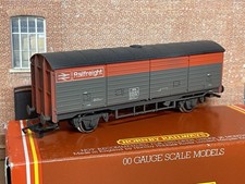 Hornby R247 railfreight 45 ton van (VDA) for OO gauge model Railway Weathered