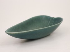 GREEN LEAF-SHAPED CERAMIC BOWL