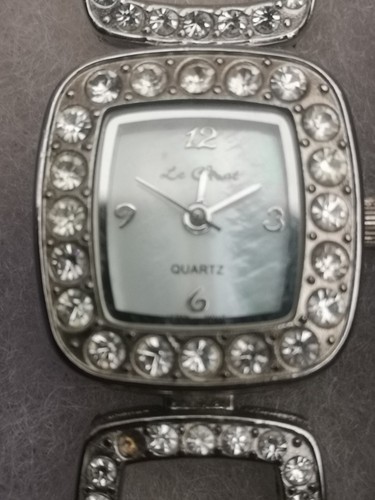 Chat square faced diamanté - square,