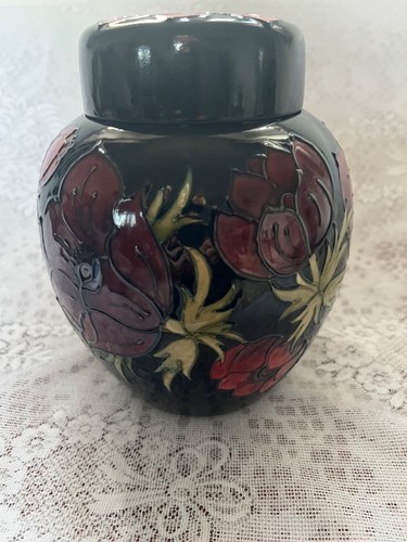 Moorcroft pottery ginger jar - moorcroft,