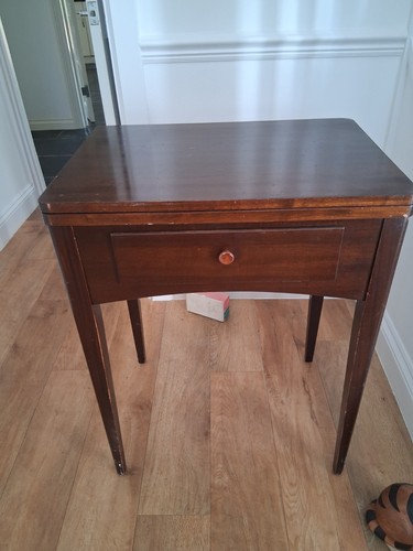 Vintage early 1960 - 's, singer