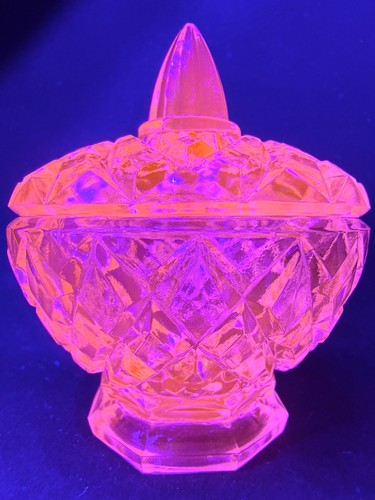 Green vaseline uranium glass - green,