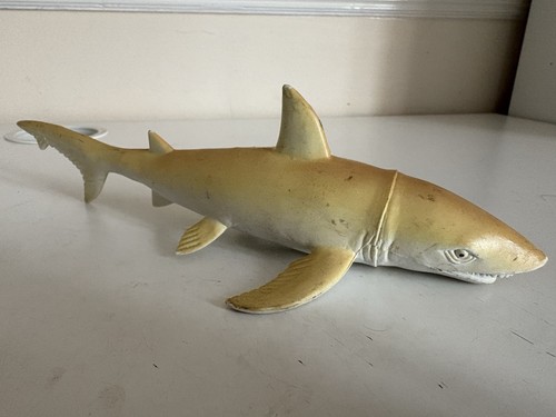 Vintage 1991 tiger - tiger, shark