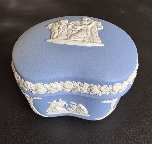 Wedgewood blue jasperware - blue,