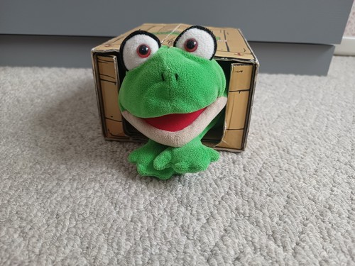 Living puppets the box - living, frog