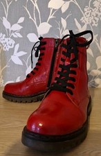Fabulous pavers Boot size 4