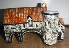 2 x Tey Pottery Britain In