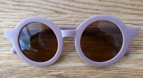 Dolly wears sunglasses - , sun