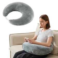 Crocheting Pillows, Reading