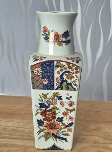 Japanese porcelain vase
