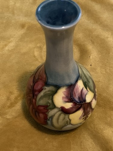 Vintage moorcroft hibiscus bud - moorcroft,