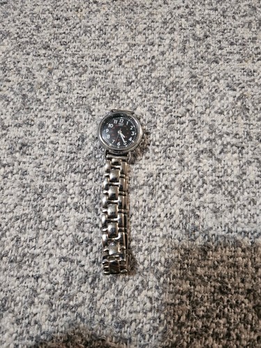 Timex silver tone - t,