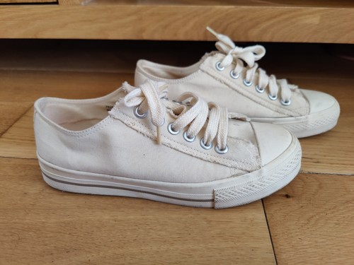 Girls size trainers pumps - 5,