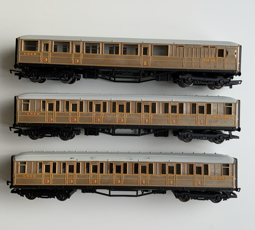Hornby lner teak coaches - hornby,