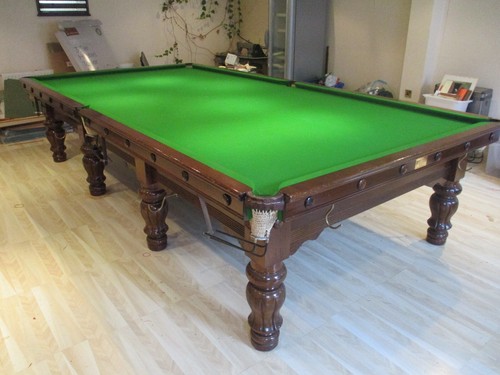 Full size snooker - size,