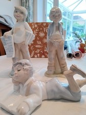 Ladro Old Figures X3