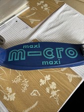 The Maxi Micro Scooter Folding Scooter for Kids with Flashing Weels Blue