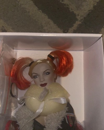 Tonner doll bombshell - doll,