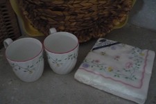 JOHNSON BROS SUMMER CHINTZ 2 X MUGS & UNOPENED NAPKINS