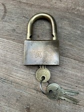 Vintage Yale All Brass Padlock. 60mm x 43mm x 19.5mm. 3 Keys. Pre Owned.