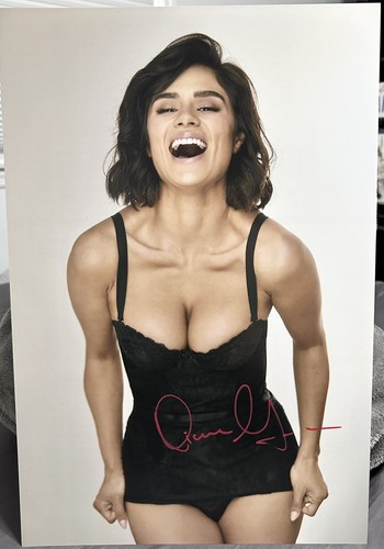 Diane guerrero signed photo - diane,