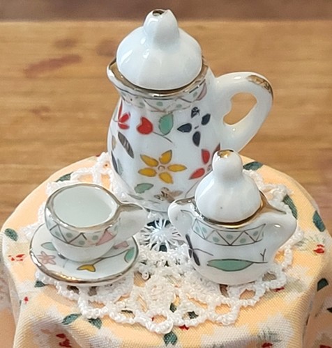 Miniature dolls house lace - house,