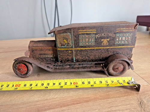 Vintage 1930s wells tin - vintage, plate