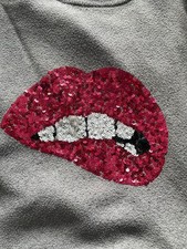 Moocci TU Grey Cosy Sweatshirt with Red/Pink Sequin Lips One-size 