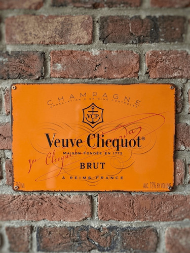 Veuve clicquot champagne - clicquot, metal
