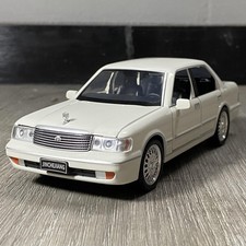 1:32 Toyota Crown Royal