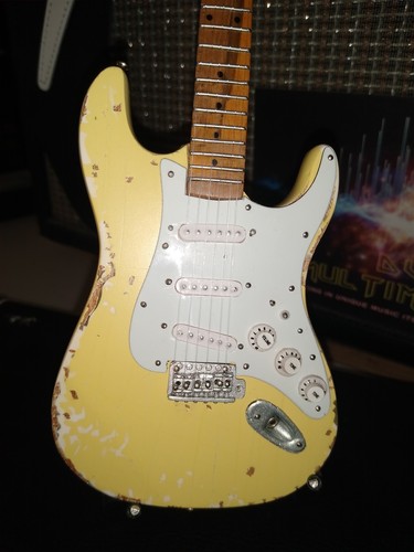 Yngwie malmsteen play - malmsteen, loud"