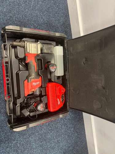 Milwaukee 12v rivet gun - milwaukee,