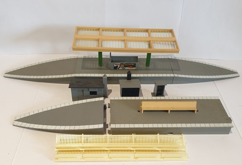 Tri ang platform sections - tri-ang, with