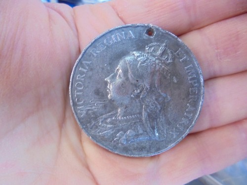 Large victoria silver coin - ,