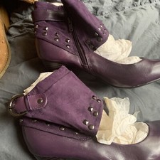 Ladies Purple Shoes Size 5