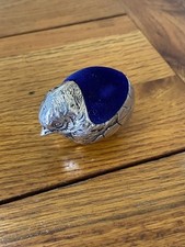 Nice pin cushion a chick 2 cm high 6.5 cm long blue velvet cover