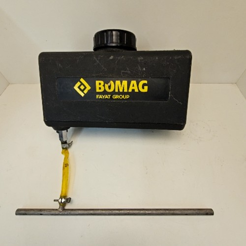 Bomag plate compactor water - plate,