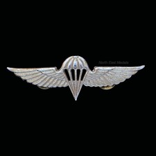 Unidentified Parachute Wings Badge. Chromed Brass