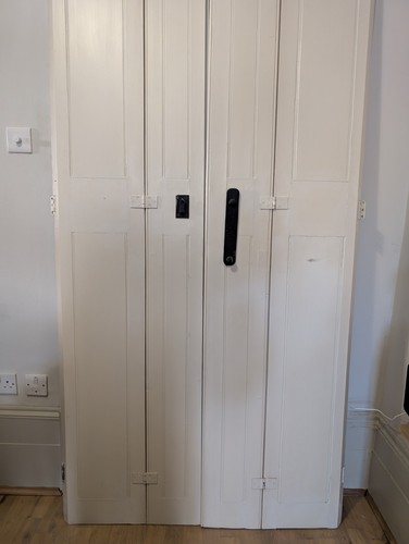 Tall sash window - , shutters
