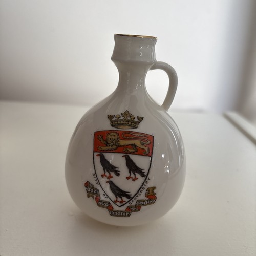 Goss crested china vase - h,