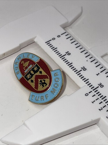 Burnley vintage pin badge - fc,
