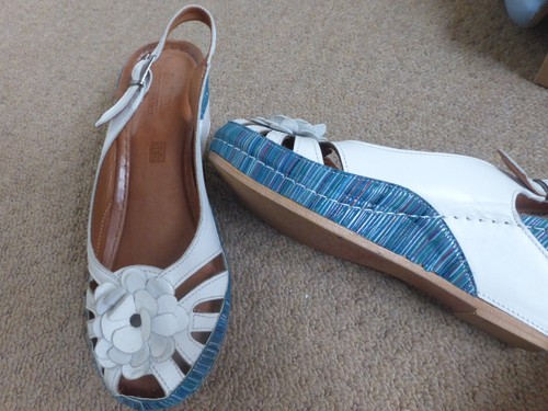 Pavers white blue wedge - pavers,