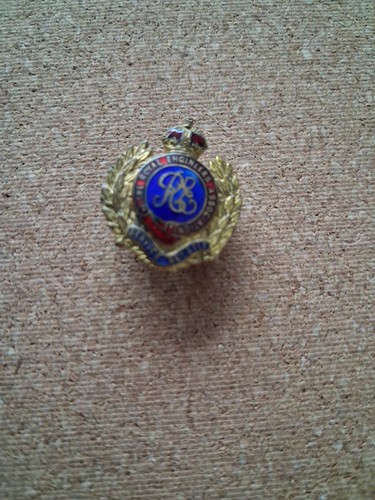 Military badge the royal - the,
