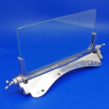 Plinth mounted aeroscreen with