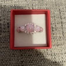 Really Nice Women’s Jewellery Ring. Costumer Jewellery New. With Red Box.