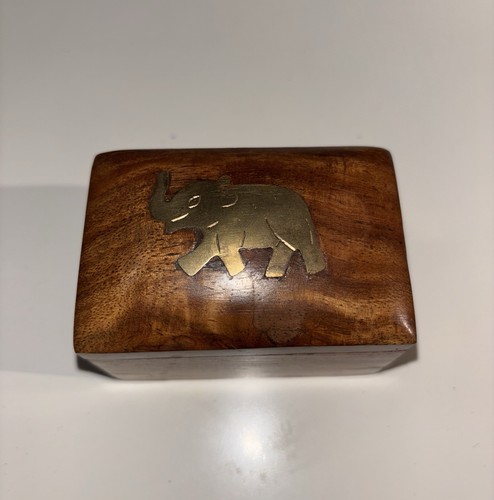 Little hinged wooden trinket - little,