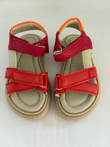 New red sandals size 8 - size,